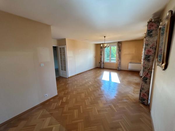 Appartement
         4 pièces
        - 81 m² 180 950 € *