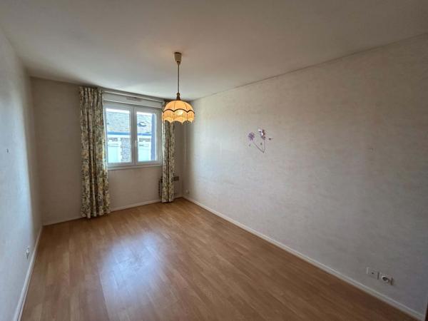 Appartement
         4 pièces
        - 81 m² 180 950 € *
