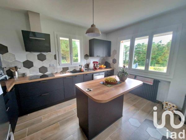 Maison traditionnelle 6 pièces de 154 m² à Saint-Benoît-sur-Loire (45730)