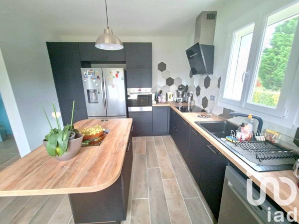 Maison traditionnelle 6 pièces de 154 m² à Saint-Benoît-sur-Loire (45730)