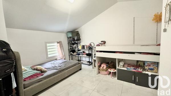 Maison 11 pièces de 225 m² à Saint-Leu (97416)