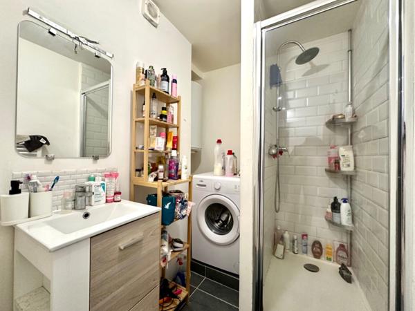 Marseille 10ème, a deux pas de la Timone, T3 de 55M2 entièrement refait + Loggia + Cave