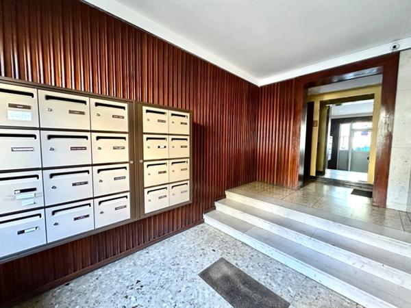 Marseille 10ème, a deux pas de la Timone, T3 de 55M2 entièrement refait + Loggia + Cave