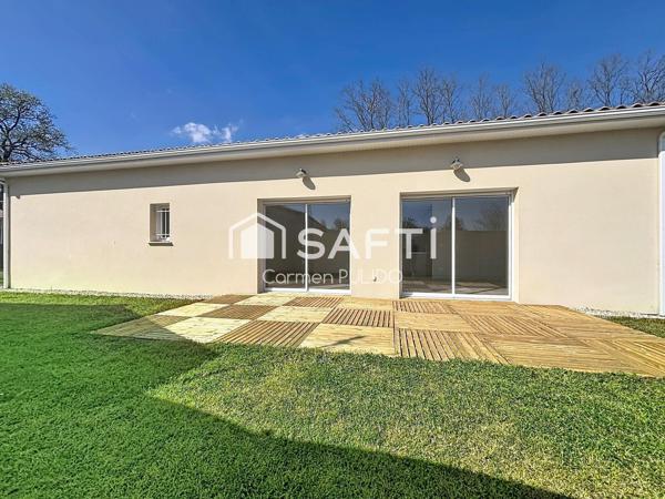 Maison contemporaine entièrement de plain-pied de 99 m² : 3 chambres, garage et jardin dans un environnement calme et proche des commerces.