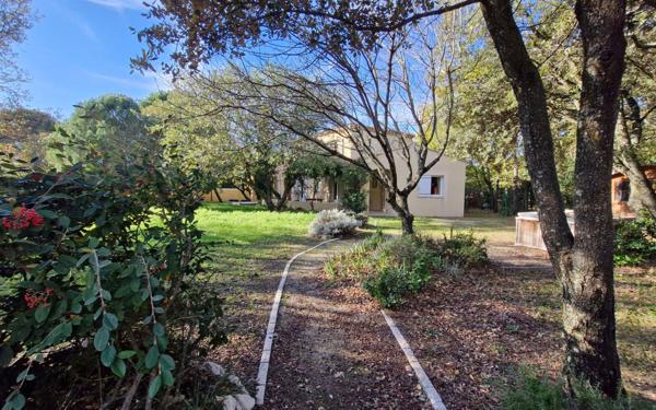 Maison à vendre    5 pièces •  Rochefort-du-Gard