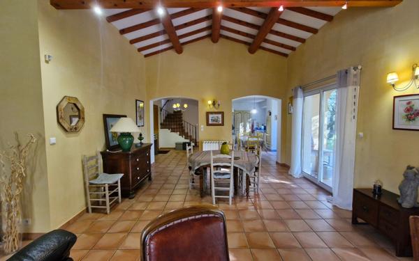 Maison à vendre    5 pièces •  Rochefort-du-Gard