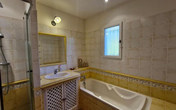 Maison à vendre    5 pièces •  Rochefort-du-Gard