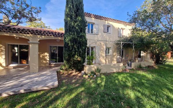 Maison à vendre    5 pièces •  Rochefort-du-Gard