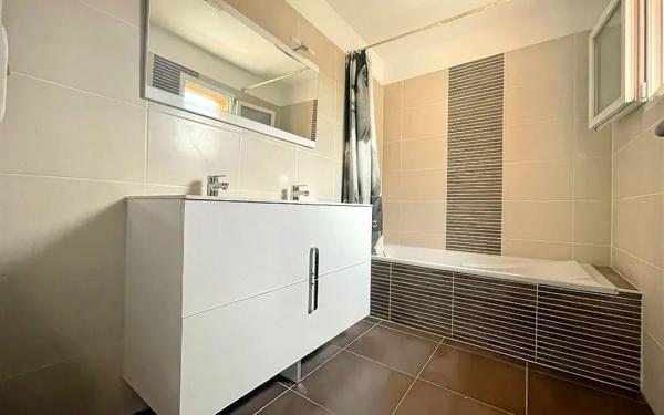 Maison à vendre    4 pièces •  Nîmes