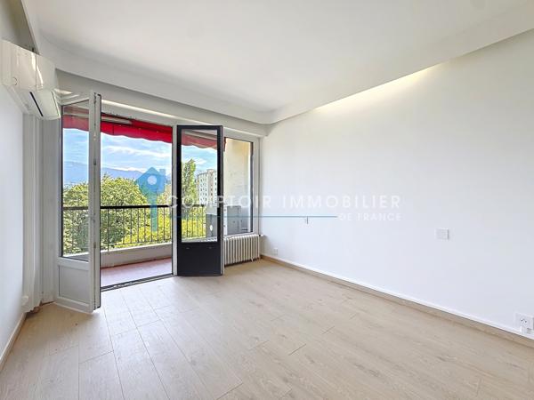 Appartement
                                                                                                                                                                                                                                                                                                                        5 pièce(s)                                                                                                                                                                                                          3 chambre(s)                                                                                                                                                                                                          108  m²