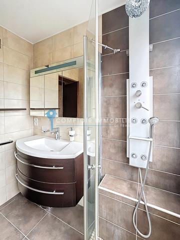 Appartement
                                                                                                                                                                                                                                                                                                                        5 pièce(s)                                                                                                                                                                                                          3 chambre(s)                                                                                                                                                                                                          108  m²