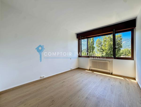 Appartement
                                                                                                                                                                                                                                                                                                                        5 pièce(s)                                                                                                                                                                                                          3 chambre(s)                                                                                                                                                                                                          108  m²