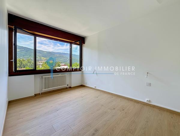 Appartement
                                                                                                                                                                                                                                                                                                                        5 pièce(s)                                                                                                                                                                                                          3 chambre(s)                                                                                                                                                                                                          108  m²