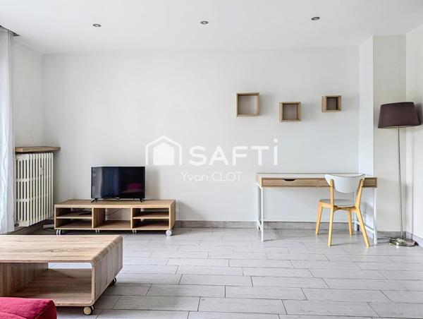 Grand studio de 32m² rénové, lumineux et entièrement meublé