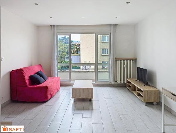 Grand studio de 32m² rénové, lumineux et entièrement meublé