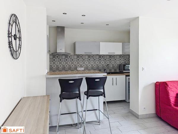 Grand studio de 32m² rénové, lumineux et entièrement meublé