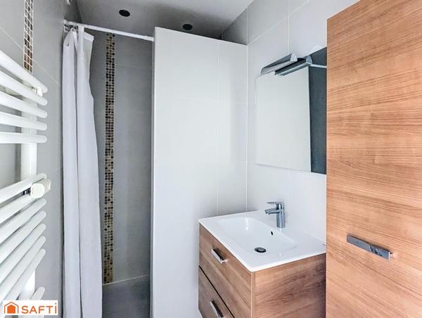 Grand studio de 32m² rénové, lumineux et entièrement meublé