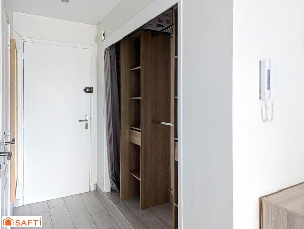 Grand studio de 32m² rénové, lumineux et entièrement meublé