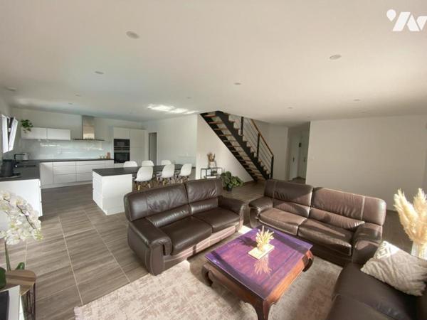 Maison récente à Queven avec piscine