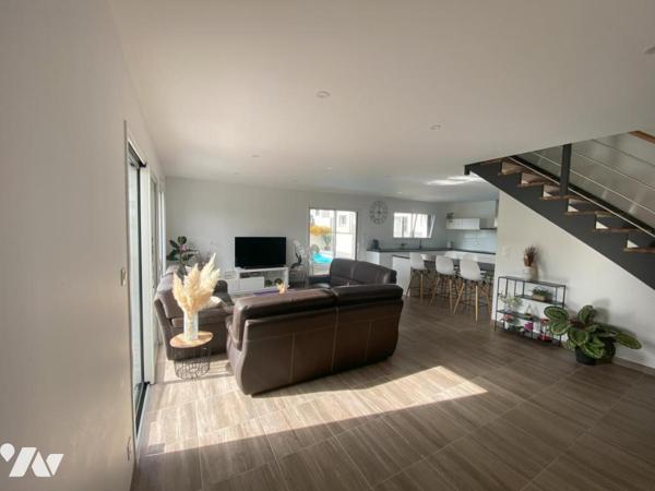 Maison récente à Queven avec piscine