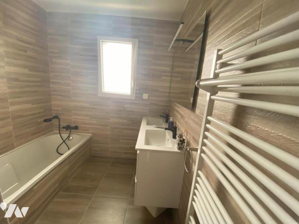 Maison récente à Queven avec piscine