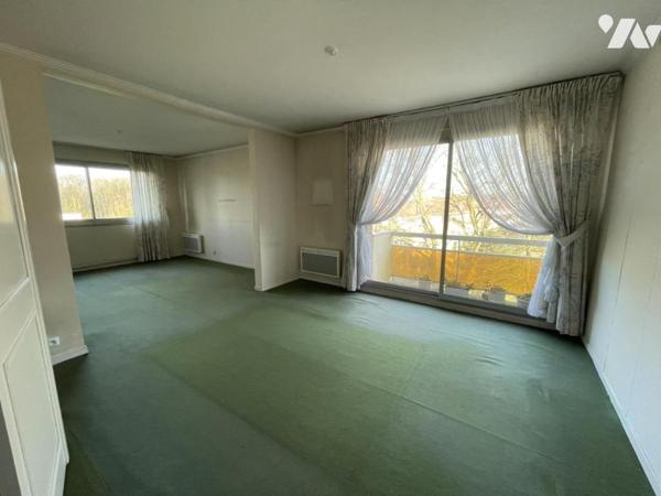 LOOS - Résidence Arago - Appartement Type 3 d'env. 77m² avec balcon à rénover + Garage 