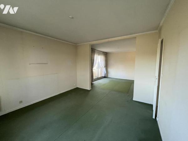 LOOS - Résidence Arago - Appartement Type 3 d'env. 77m² avec balcon à rénover + Garage 