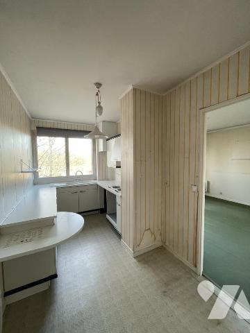 LOOS - Résidence Arago - Appartement Type 3 d'env. 77m² avec balcon à rénover + Garage 