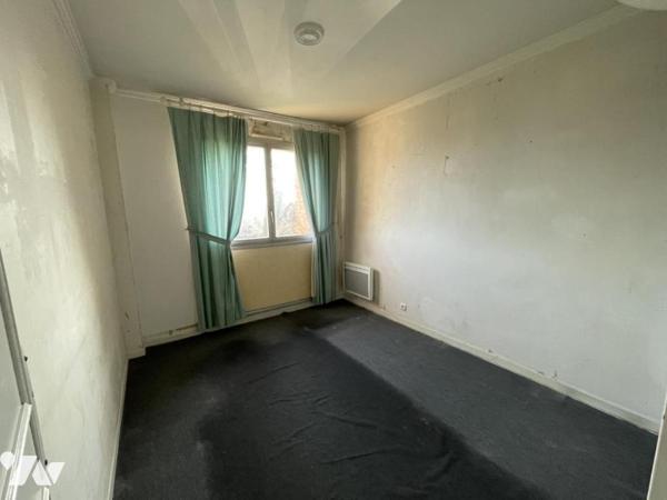 LOOS - Résidence Arago - Appartement Type 3 d'env. 77m² avec balcon à rénover + Garage 