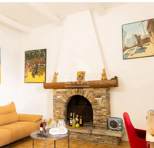 A vendre CENTURI !Maison 6 pièces de caractère en pierre avec tour, vue mer