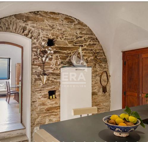 A vendre CENTURI !Maison 6 pièces de caractère en pierre avec tour, vue mer