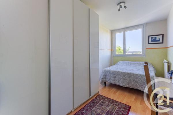 Appartement F5 à vendre  5 pièces - 140 m2 VAULX EN VELIN - 69