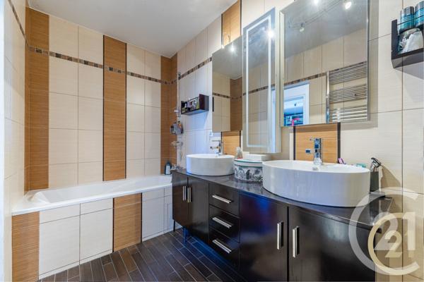 Appartement F5 à vendre  5 pièces - 140 m2 VAULX EN VELIN - 69
