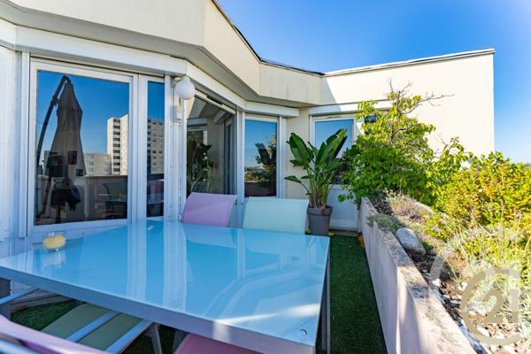 Appartement F5 à vendre  5 pièces - 140 m2 VAULX EN VELIN - 69