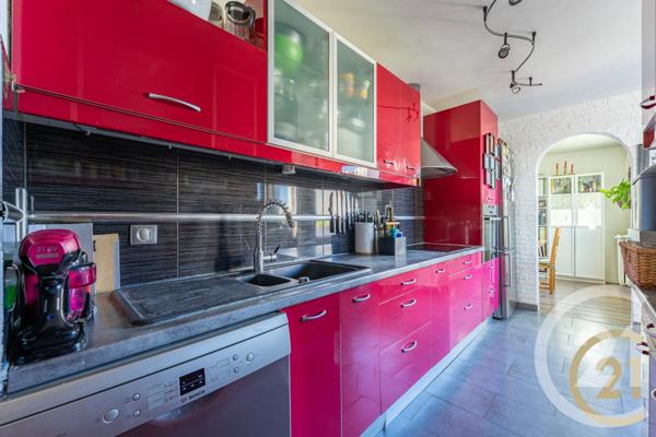 Appartement F5 à vendre  5 pièces - 140 m2 VAULX EN VELIN - 69