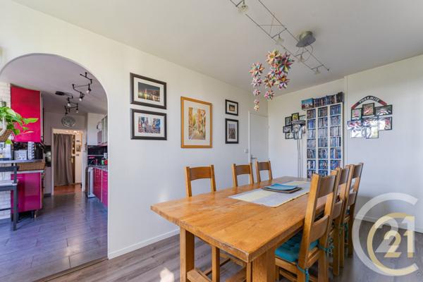 Appartement F5 à vendre  5 pièces - 140 m2 VAULX EN VELIN - 69