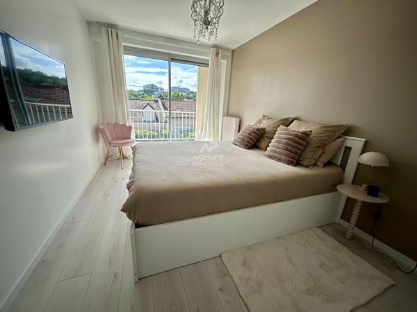 Appartement Poissy 5 pièce(s) 101m2 439 000 € **  - Référence  9166