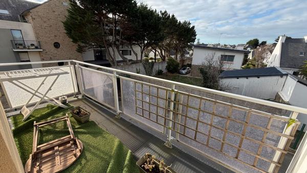 QUIBERON - Studio rénové à vendre tout proche du centre-ville avec stationnement et piscine