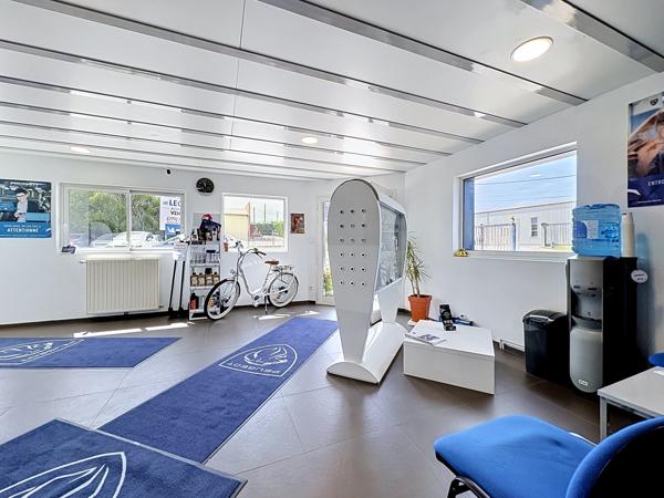 Fonds De Commerce
        
        - 460 m² Exclusivité 82 000 € *