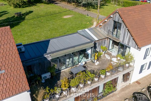 De l’ancien relais à l’échappée contemporaine en lisière de parc.