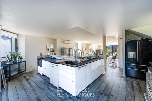 De l’ancien relais à l’échappée contemporaine en lisière de parc.