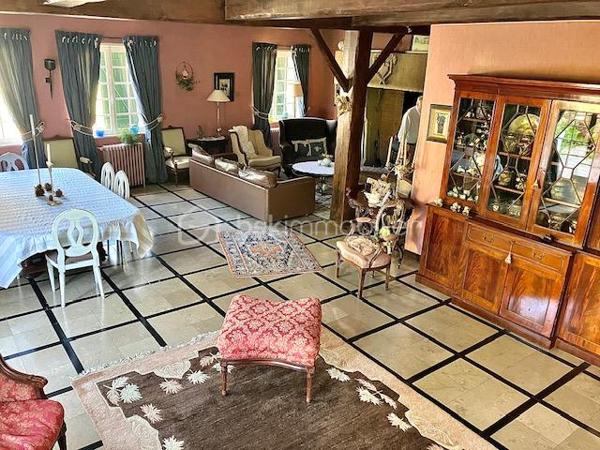 C'est à MARCONNE ( Hesdin-La-Forêt 62140 ), que cette SUBLIME DEMEURE s'est installée au fond d'un PARC VERDOYANT de 8800 m2.
Sa situation la localise à proximité du TOUQUET, de BERCK, d'ABBEVILLE, de SAINT-POL /TERNOISE, de FRUGES , d'ARRAS, et de L'A16 vers Boulogne ou Paris.

C'est un ARCHITECTE inspiré par les BELLES DEMEURES, qui en a fait son OEUVRE en créant et en aménageant ce LIEU UNIQUE, rempli du CHARME des GRANDES MAISONS d'un CERTAIN ART DE VIVRE !

Vous empruntez les sentes de son SUPERBE PARC, vous arrivez et admirez sa très belle et large façade, et déjà vous avez hâte de découvrir sa SURFACE EXCEPTIONNELLE de 330 m2 habitables, et ses 120 m2 d'espaces complémentaires ( Dépendances, Garages, Ateliers..).

Sa porte s'ouvre, vous entrez dans son MAGNIFIQUE HALL, et déjà elle vous ENIVRE de sa BONNE AMBIANCE.
Ses MARBRES, ses VITRAUX, la NOBLESSE de ses BOIS sculptés, la QUALITE des matières et matériaux, la PRESERVATION de son AUTHENTICITE...Vous font ressentir des SENSATIONS UNIQUES et toutes PARTICULIERES.

Au RDC : 
Vous découvrirez à gauche, son IMMENSE SALON / SEJOUR et sa cheminée de L'HISTOIRE des PLANTAGENÊTS ( c'est le lieu unique des belles réunions ).
Sur la droite du hall, vous entrerez dans la SALLE à MANGER distribuant aussi un BUREAU, puis un couloir menant à la Chaufferie, à une commodité ( wc indépendant ), et la CUISINE ( équipée ) s'ouvrant sur la TERRASSE.

Son MAGISTRAL ESCALIER vous guide vers ses 5 CHAMBRES ( dont une suite ), sa SALLE de BAINS, sa SALLE D'EAU, et ses 2 autres commodités ( wc indépendants )...Serions-nous proche du 7 eme CIEL ?
 Une porte ( sur le palier ) s'ouvre sur un second escalier, vous amenant dans ses COMBLES parfaitement aménageables sur plus de 200 m2.

Ses espaces s'ouvrent sur son IMMENSE PARC / JARDIN ( digne d'André Le Nôtre ), parfaitement entretenu et ensoleillé tout au long de la journée.
Il bénéficie d'une EXPOSITION et d'une LUMINOSITE EXCEPTIONNELLE, lui apportant la BRILLANCE des PLUS BEAUX ECRINS VERTS.
Les surfaces sauront parfaire à l'organisation de GARDEN-PARTY, des belles SOIREES BLANCHES FORESTINOISES, de vos après-midi FARNIENTE et de vos séances de BRONZAGE ( Je vous conseille toutefois de porter un petit maillot, car nous ne sommes quand même que dans les Hauts de France ).

Une dépendance ( MAISON DE JARDIN Indépendante ) de 60 m2 habitables, saura parfaire aux activités de loisirs créatifs, aux logements courtes durées, des amis de passage, à l'art pictural, ou celui du Bricolage...

Ses ESPACES, ses VOLUMES EXCEPTIONNELS, les NOBLES MATERIAUX, une DECORATION UNIQUE, de MAGNIFIQUES EXTERIEURS...C'est à chacun de vos pas qu'elle vous raconte son histoire, et ce sera à vous d'y réécrire les nouveaux chapitres de la vôtre !

Elle sera parfaitement adaptée à recevoir et voir s'épanouir votre GRANDE et BELLE FAMILLE.

Ses ASPECTS TECHNIQUES :
Les MENUISERIES sont en PVC et Bois Double-Vitrage, le CHAUFFAGE et L'EAU CHAUDE sont générés par convecteurs et ballon électrique, la CHEMINEE saura parfaire à votre confort des belles soirées d'hiver ( et aux feux de l'amour ), elle dispose de DEPENDANCES et COMBLES aménageables, de PARKING, de GARAGES, d'ATELIERS, et la TOITURE est en très bon état...ELLE EST QUAND MÊME TRES BELLE LA VIE !

Les NOTIONS ECONOMIQUES :
Ses dépenses énergétiques sont maitrisées, et sa taxe foncière de seulement 3440 euros.

Vous souhaitez découvrir ce LIEU D'EXCEPTION, vous m'appelez Gilles O6 3O 89 OO O8...Ambassadeur des BELLES DEMEURES d'un CERTAIN ART DE VIVRE.

Pour des acquéreurs qualifiés, nous sommes en recherche de biens immobiliers à vendre sur l'ensemble des Hauts de France.
N'hésitez pas à nous contacter pour une estimation de votre bien immobilier ( maison, appartement, immeuble, fonds de commerce...). 
Elle vous sera offerte, et nous pourrons ainsi échanger sur la qualité et la différence de nos actions commerciales, qui transforment nos ventes en de très belles réussites immobilières.