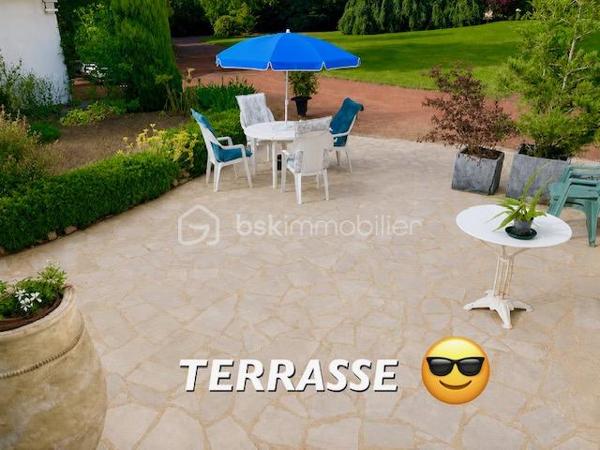 C'est à MARCONNE ( Hesdin-La-Forêt 62140 ), que cette SUBLIME DEMEURE s'est installée au fond d'un PARC VERDOYANT de 8800 m2.
Sa situation la localise à proximité du TOUQUET, de BERCK, d'ABBEVILLE, de SAINT-POL /TERNOISE, de FRUGES , d'ARRAS, et de L'A16 vers Boulogne ou Paris.

C'est un ARCHITECTE inspiré par les BELLES DEMEURES, qui en a fait son OEUVRE en créant et en aménageant ce LIEU UNIQUE, rempli du CHARME des GRANDES MAISONS d'un CERTAIN ART DE VIVRE !

Vous empruntez les sentes de son SUPERBE PARC, vous arrivez et admirez sa très belle et large façade, et déjà vous avez hâte de découvrir sa SURFACE EXCEPTIONNELLE de 330 m2 habitables, et ses 120 m2 d'espaces complémentaires ( Dépendances, Garages, Ateliers..).

Sa porte s'ouvre, vous entrez dans son MAGNIFIQUE HALL, et déjà elle vous ENIVRE de sa BONNE AMBIANCE.
Ses MARBRES, ses VITRAUX, la NOBLESSE de ses BOIS sculptés, la QUALITE des matières et matériaux, la PRESERVATION de son AUTHENTICITE...Vous font ressentir des SENSATIONS UNIQUES et toutes PARTICULIERES.

Au RDC : 
Vous découvrirez à gauche, son IMMENSE SALON / SEJOUR et sa cheminée de L'HISTOIRE des PLANTAGENÊTS ( c'est le lieu unique des belles réunions ).
Sur la droite du hall, vous entrerez dans la SALLE à MANGER distribuant aussi un BUREAU, puis un couloir menant à la Chaufferie, à une commodité ( wc indépendant ), et la CUISINE ( équipée ) s'ouvrant sur la TERRASSE.

Son MAGISTRAL ESCALIER vous guide vers ses 5 CHAMBRES ( dont une suite ), sa SALLE de BAINS, sa SALLE D'EAU, et ses 2 autres commodités ( wc indépendants )...Serions-nous proche du 7 eme CIEL ?
 Une porte ( sur le palier ) s'ouvre sur un second escalier, vous amenant dans ses COMBLES parfaitement aménageables sur plus de 200 m2.

Ses espaces s'ouvrent sur son IMMENSE PARC / JARDIN ( digne d'André Le Nôtre ), parfaitement entretenu et ensoleillé tout au long de la journée.
Il bénéficie d'une EXPOSITION et d'une LUMINOSITE EXCEPTIONNELLE, lui apportant la BRILLANCE des PLUS BEAUX ECRINS VERTS.
Les surfaces sauront parfaire à l'organisation de GARDEN-PARTY, des belles SOIREES BLANCHES FORESTINOISES, de vos après-midi FARNIENTE et de vos séances de BRONZAGE ( Je vous conseille toutefois de porter un petit maillot, car nous ne sommes quand même que dans les Hauts de France ).

Une dépendance ( MAISON DE JARDIN Indépendante ) de 60 m2 habitables, saura parfaire aux activités de loisirs créatifs, aux logements courtes durées, des amis de passage, à l'art pictural, ou celui du Bricolage...

Ses ESPACES, ses VOLUMES EXCEPTIONNELS, les NOBLES MATERIAUX, une DECORATION UNIQUE, de MAGNIFIQUES EXTERIEURS...C'est à chacun de vos pas qu'elle vous raconte son histoire, et ce sera à vous d'y réécrire les nouveaux chapitres de la vôtre !

Elle sera parfaitement adaptée à recevoir et voir s'épanouir votre GRANDE et BELLE FAMILLE.

Ses ASPECTS TECHNIQUES :
Les MENUISERIES sont en PVC et Bois Double-Vitrage, le CHAUFFAGE et L'EAU CHAUDE sont générés par convecteurs et ballon électrique, la CHEMINEE saura parfaire à votre confort des belles soirées d'hiver ( et aux feux de l'amour ), elle dispose de DEPENDANCES et COMBLES aménageables, de PARKING, de GARAGES, d'ATELIERS, et la TOITURE est en très bon état...ELLE EST QUAND MÊME TRES BELLE LA VIE !

Les NOTIONS ECONOMIQUES :
Ses dépenses énergétiques sont maitrisées, et sa taxe foncière de seulement 3440 euros.

Vous souhaitez découvrir ce LIEU D'EXCEPTION, vous m'appelez Gilles O6 3O 89 OO O8...Ambassadeur des BELLES DEMEURES d'un CERTAIN ART DE VIVRE.

Pour des acquéreurs qualifiés, nous sommes en recherche de biens immobiliers à vendre sur l'ensemble des Hauts de France.
N'hésitez pas à nous contacter pour une estimation de votre bien immobilier ( maison, appartement, immeuble, fonds de commerce...). 
Elle vous sera offerte, et nous pourrons ainsi échanger sur la qualité et la différence de nos actions commerciales, qui transforment nos ventes en de très belles réussites immobilières.