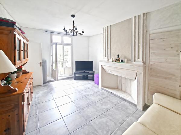 Pézenas (34120) Pézenas, Cours Jean-Jaurès, bel appartement T2