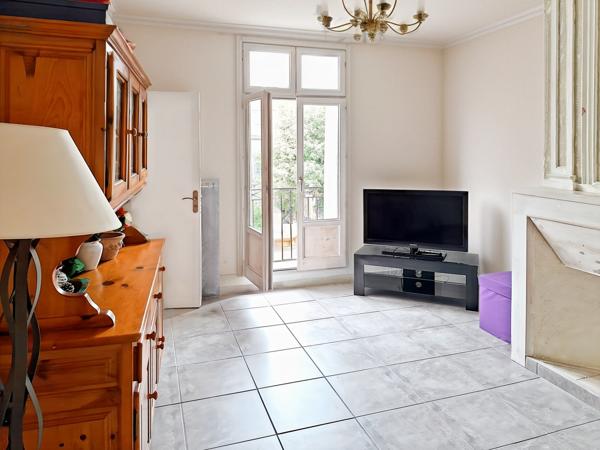 Pézenas (34120) Pézenas, Cours Jean-Jaurès, bel appartement T2