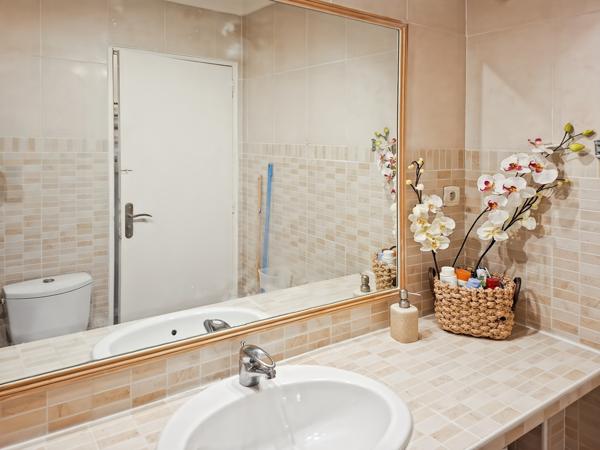 Pézenas (34120) Pézenas, Cours Jean-Jaurès, bel appartement T2