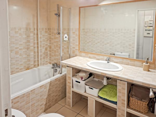 Pézenas (34120) Pézenas, Cours Jean-Jaurès, bel appartement T2