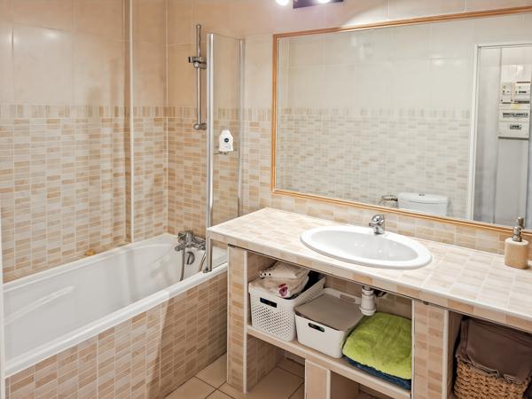 Pézenas (34120) Pézenas, Cours Jean-Jaurès, bel appartement T2