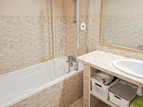 Pézenas (34120) Pézenas, Cours Jean-Jaurès, bel appartement T2