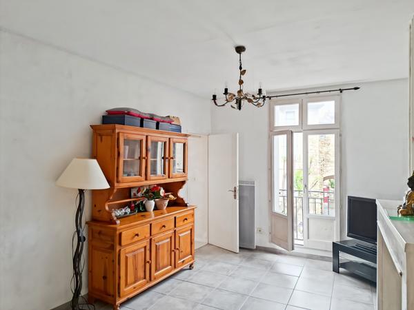 Pézenas (34120) Pézenas, Cours Jean-Jaurès, bel appartement T2
